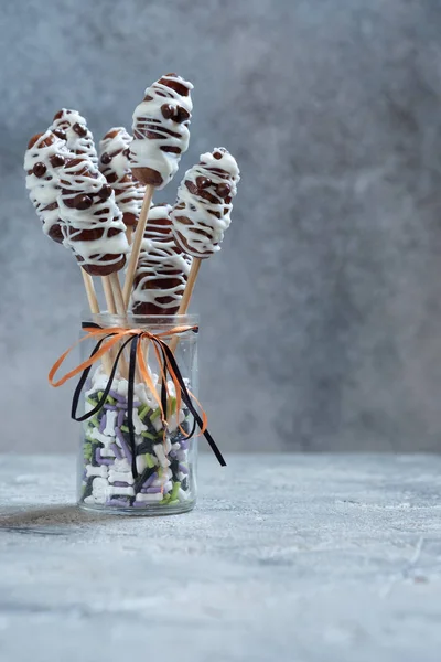 Halloween mummies with date fruit and white chocolate — Stock Photo, Image