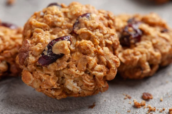 Oat cookies with cranberry and pecan — Stock Photo, Image