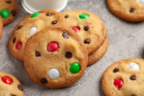 Biscotti con caramelle al cioccolato — Foto Stock