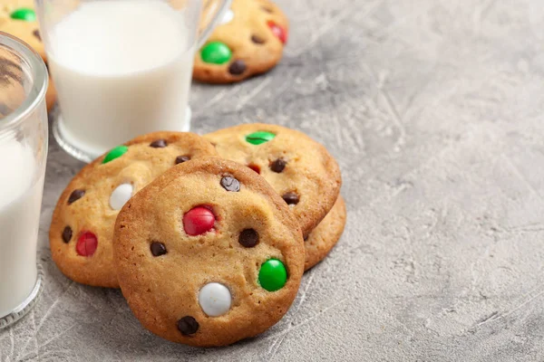 Biscotti con caramelle al cioccolato — Foto Stock