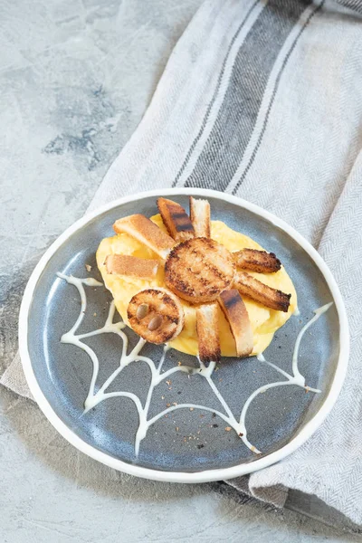 Omelet van de spin voor Halloween kids ontbijt — Stockfoto