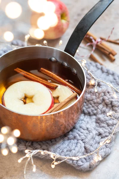 Hot apple cider with fall cinnamon and star anise — Stock Photo, Image