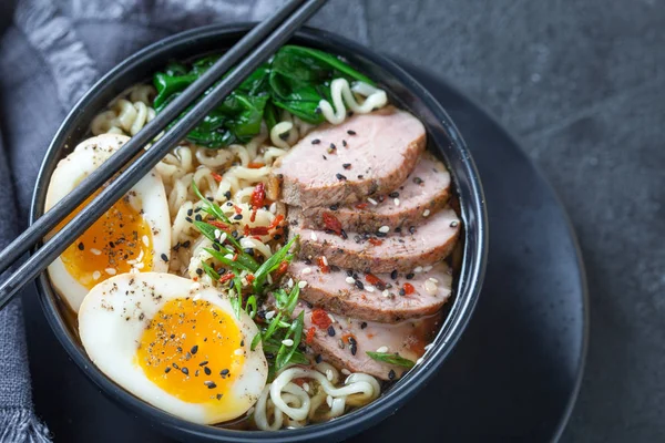 Japanese ramen noodle soup with duck breast — Stock Photo, Image