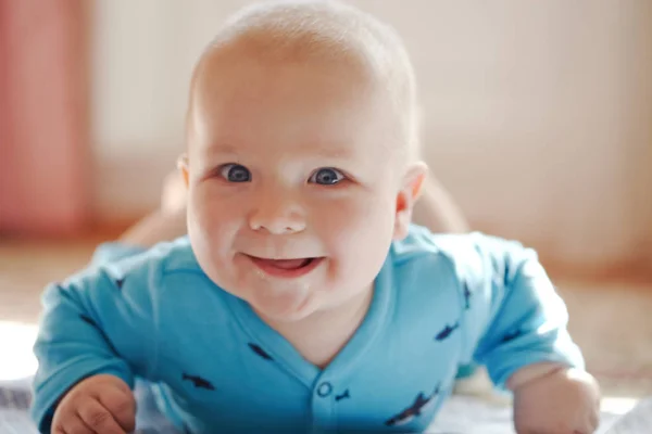 Retrato de bebê adorável — Fotografia de Stock