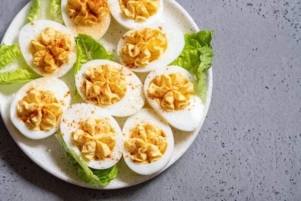 Kırmızı biber ile baharatlı ve acılı yumurta — Stok fotoğraf