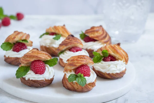 Raspberries Profiteroles with White Chocolate cream — Stock Photo, Image