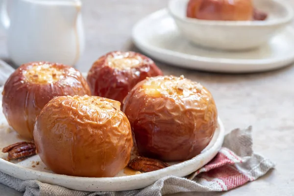 Baked apples stuffed with cheesecake — Stock Photo, Image