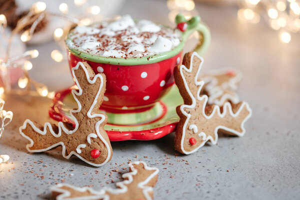 Счастливого имбирного печенья.
