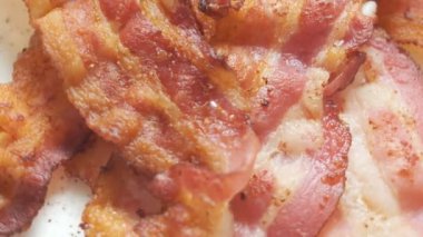 Tabak pişmiş pastırma ile