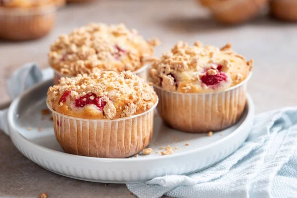 Delicious raspberry muffins — Stock Photo, Image