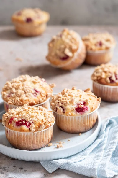 Delicious raspberry muffins — Stock Photo, Image