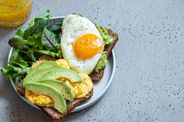Avocado Toast Egg Healthy Breakfast — Stock Photo, Image