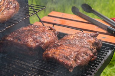 Izgara domuz kaburga bir ızgara.