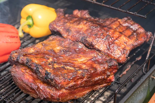 Grilled pork ribs on a grill. — Stock Photo, Image