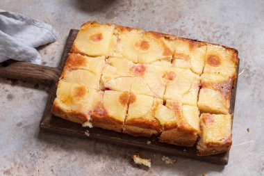 Ananaslı pasta aşağı ters