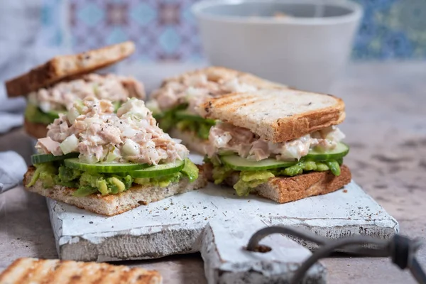Sağlıklı ton balıklı sandviç — Stok fotoğraf