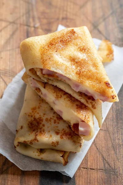Jambon ve peynirli krep — Stok fotoğraf