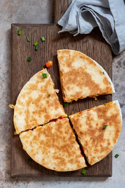 Rührei Gemüse Schinken Quesadilla — Stockfoto