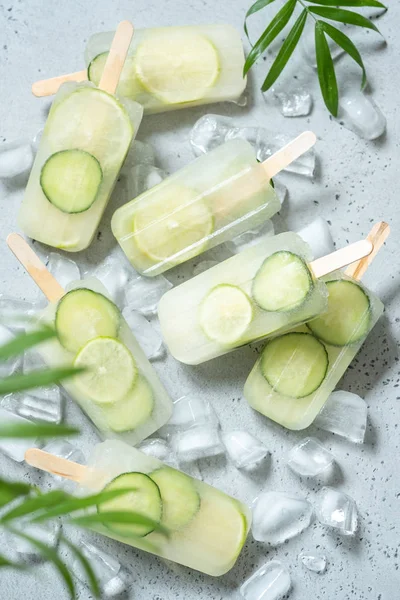 Cucumber, Green Tea and Lime Ice Cream Popsicles — Stock Photo, Image