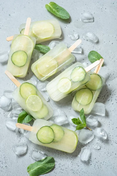 Helados de pepino, té verde y lima — Foto de Stock