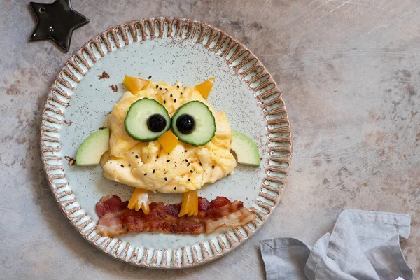 Omeleta pro děti snídaně — Stock fotografie