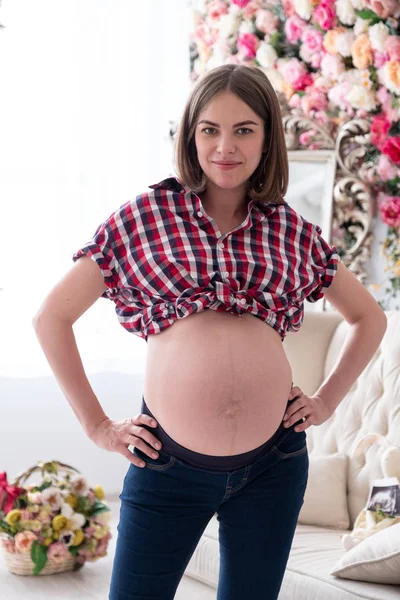 Mulher grávida bonita — Fotografia de Stock