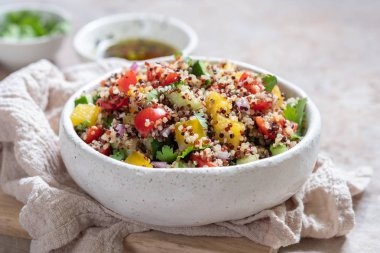 Quinoa tabbouleh salata