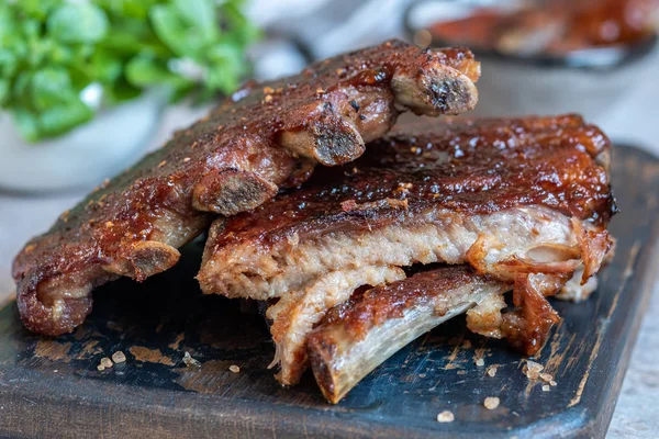 Grilled and smoked ribs