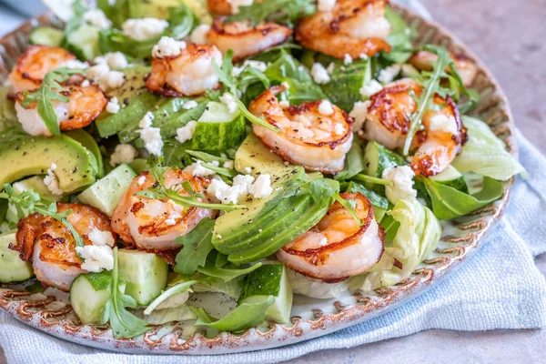 Salad with avocado and shrimps — Stock Photo, Image