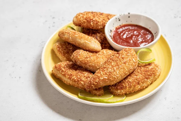 Nuggets de frango com molho de tomate — Fotografia de Stock