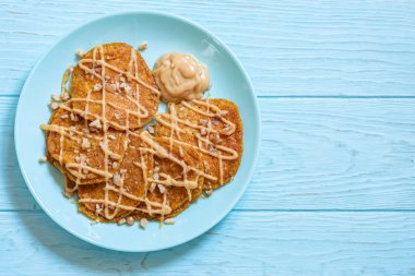 Armut sosu ve ceviz ile kabak krep