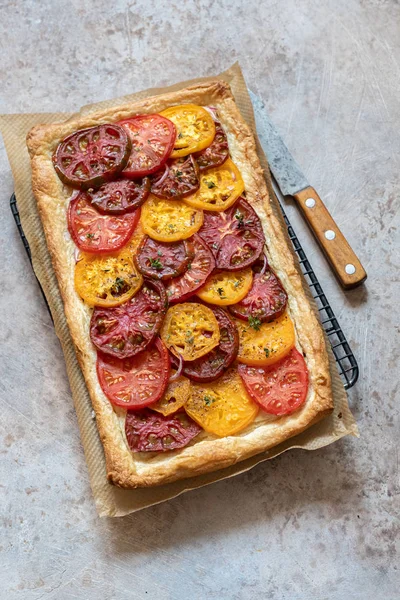 Torta de tomate, massa folhada — Fotografia de Stock