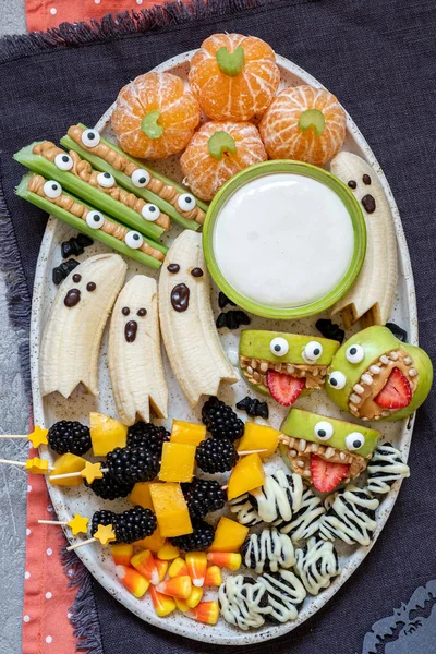 Doces de Halloween de frutas saudáveis . — Fotografia de Stock