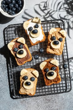 Komik çocuklar tost ayı