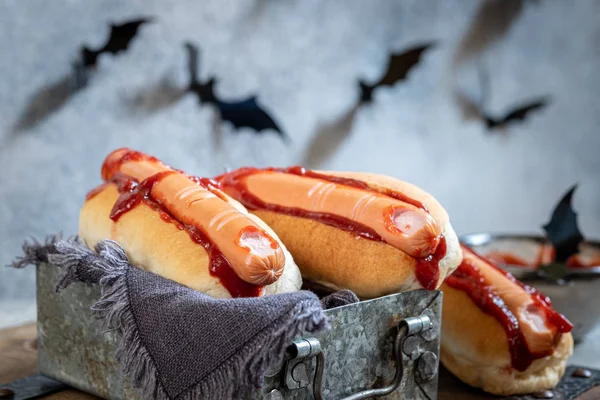 Dedos assustadores de cachorro-quente de Halloween — Fotografia de Stock