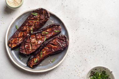 Miso Glaze veya nasu dengaku ile Közlenmiş patlıcan.