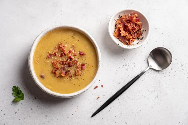 Lentil pea soup garnish with bacon — Stock Image Lentil pea soup garnish with bacon Royalty Free Stock Images