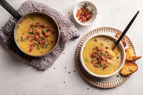Lentil pea soup garnish with bacon — Stock Image Lentil pea soup garnish with bacon Royalty Free Stock Images