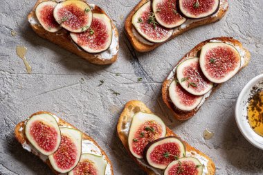 İncirli, keçi peynirli