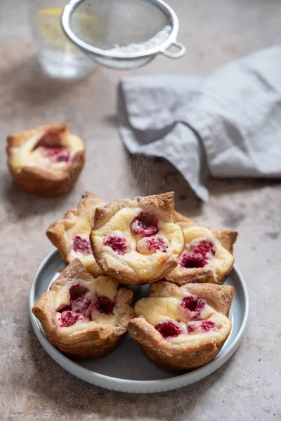 Raspberry Cream Cheese Muffins — Stock Photo, Image