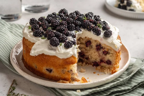 黑莓的新鲜蛋糕 — 图库照片