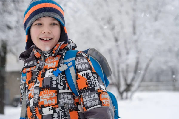 Portret van de jongen in de winter — Stockfoto