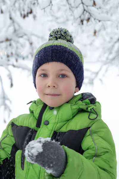 冬時間で男の子の肖像画 — ストック写真