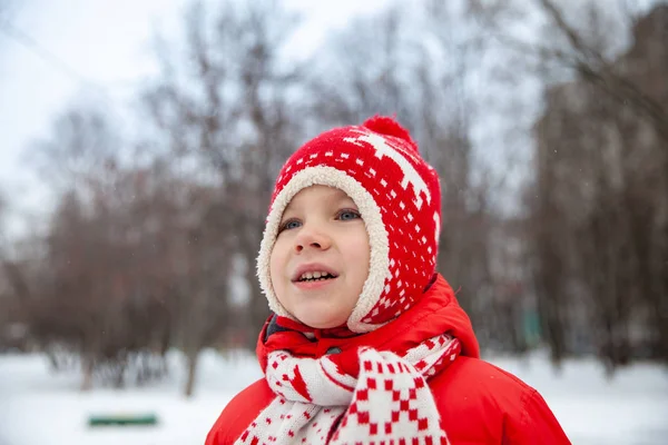 Portret van de jongen in de winter — Stockfoto