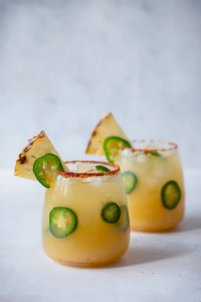Cóctel alcohólico de piña jalapeño margarita — Foto de Stock
