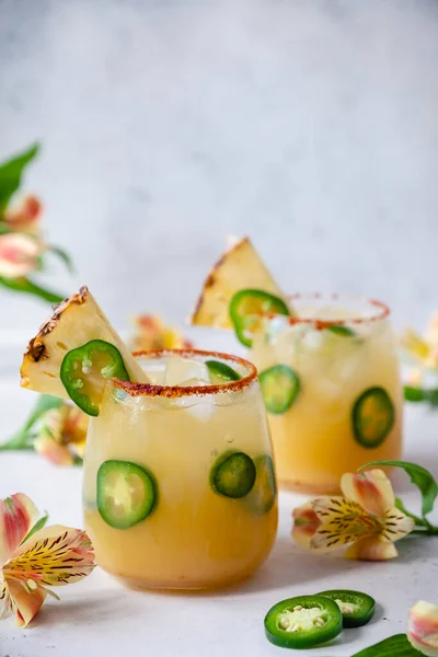 Cóctel alcohólico de piña jalapeño margarita — Foto de Stock