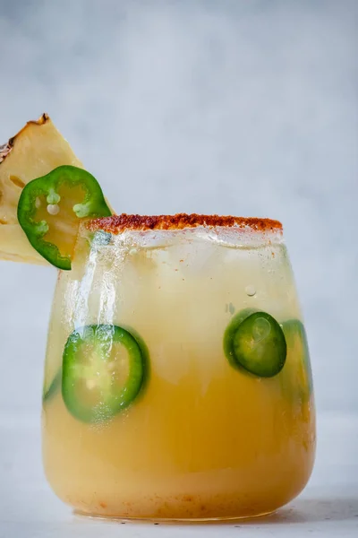 Cocktail alcolico all'ananas jalapeno margarita — Foto Stock