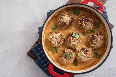 Lahana ve pirinçli köfte.