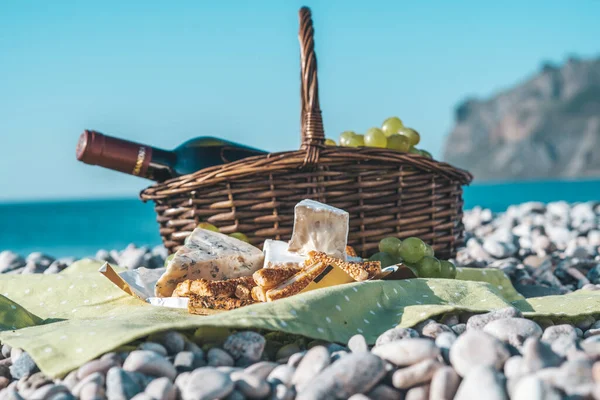 Picnic de verano en la costa del mar —  Fotos de Stock