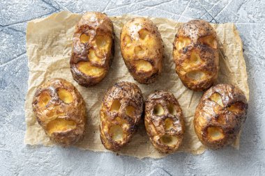 Cadılar Bayramı için korkunç patates kafalar